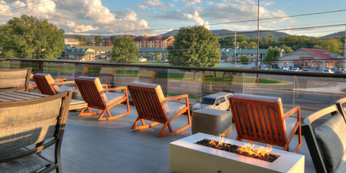Pigeon Forge Hotels on the Parkway: Click to visit page.