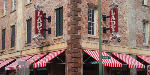 Paula Deen's Restaurant in Savannah: Click to visit page.