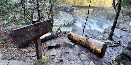 Meigs Creek trailhead at The Sinks Meigs Creek trailhead at The Sinks