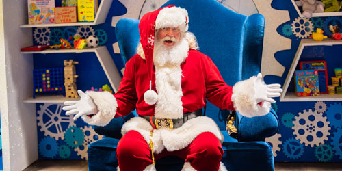 Pictures With Santa in Pigeon Forge: Click to visit page.
