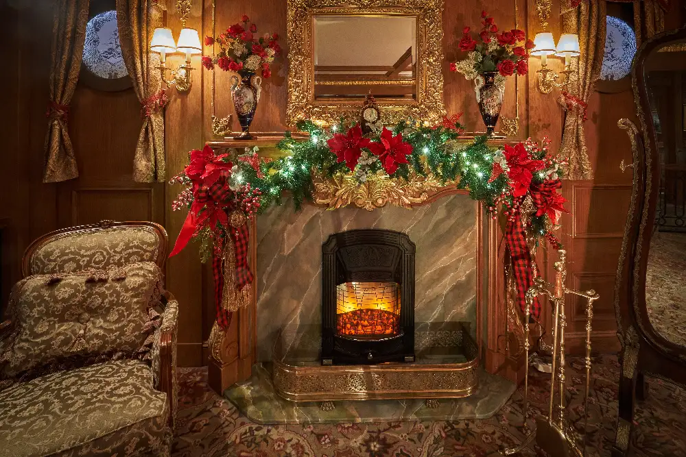Titanic holiday decorations